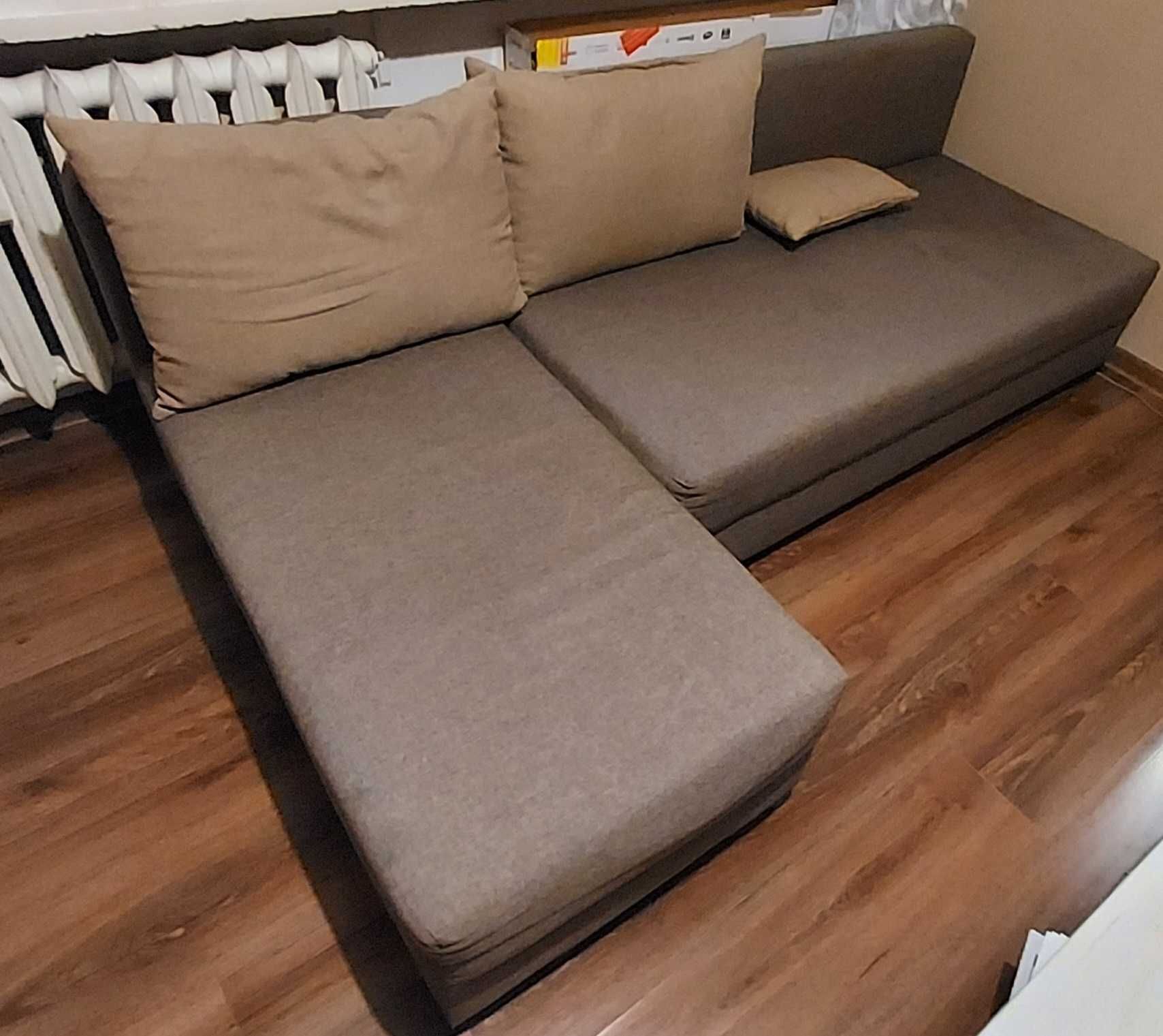Sofa rozkładana z pojemnikiem na pościel