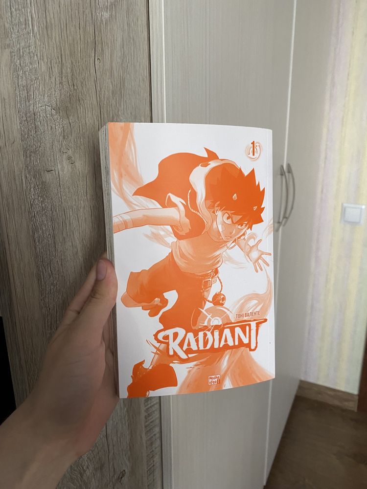 Книга комікс «Radiant»