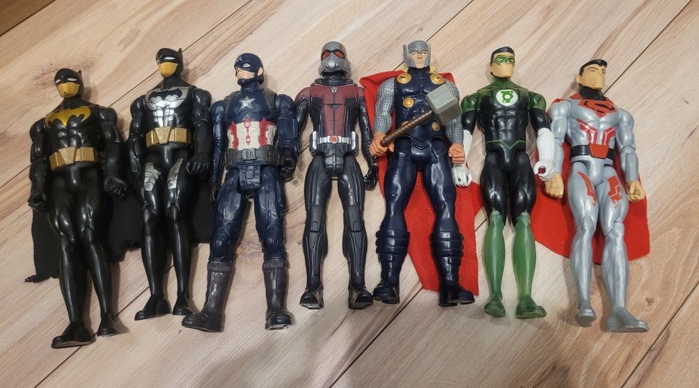 Zestaw figurek dużych Superman.Batmna.Antmen.Thor.