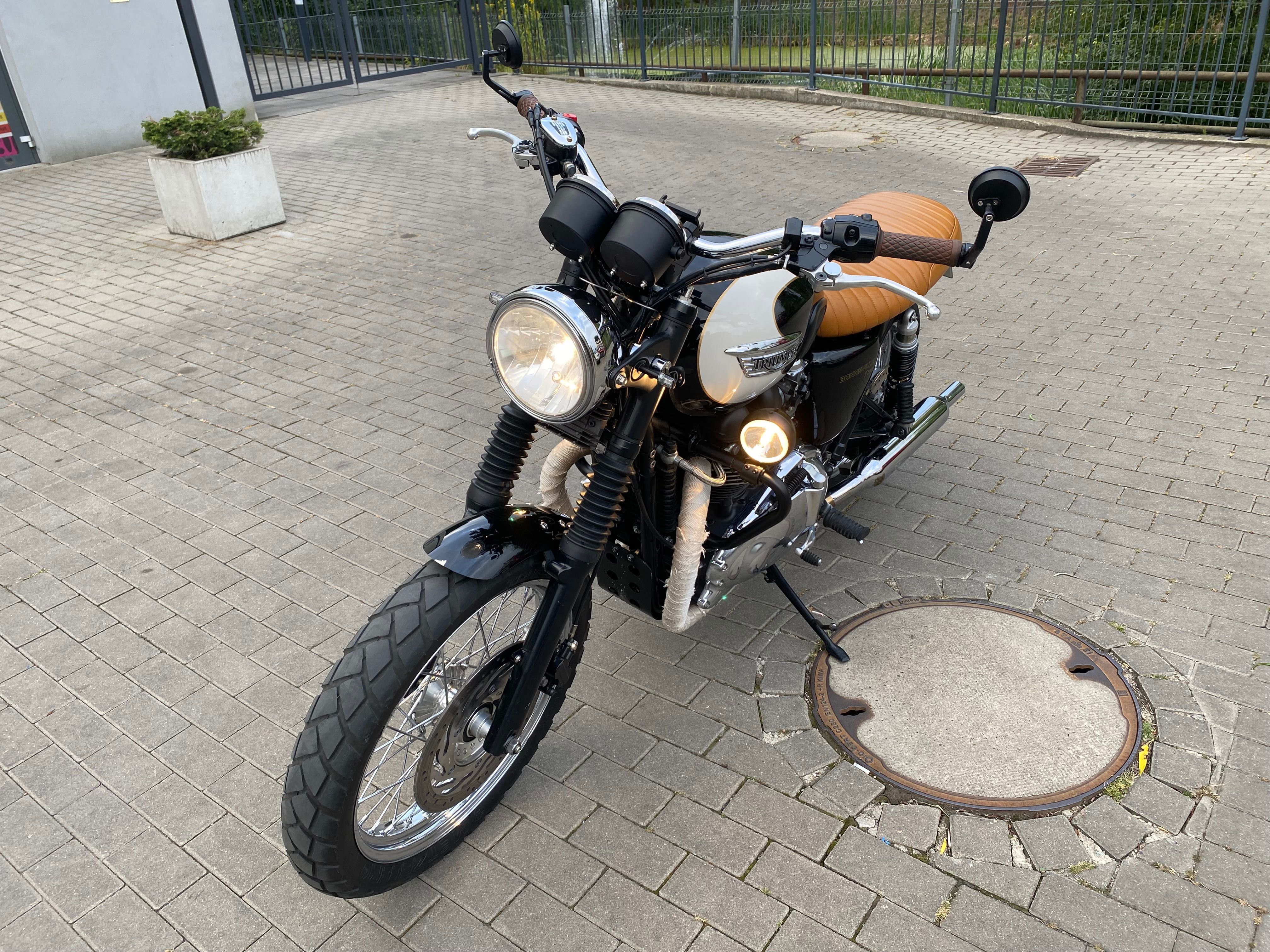 Bonneville T100 Cafe Racer Scrambler Custom