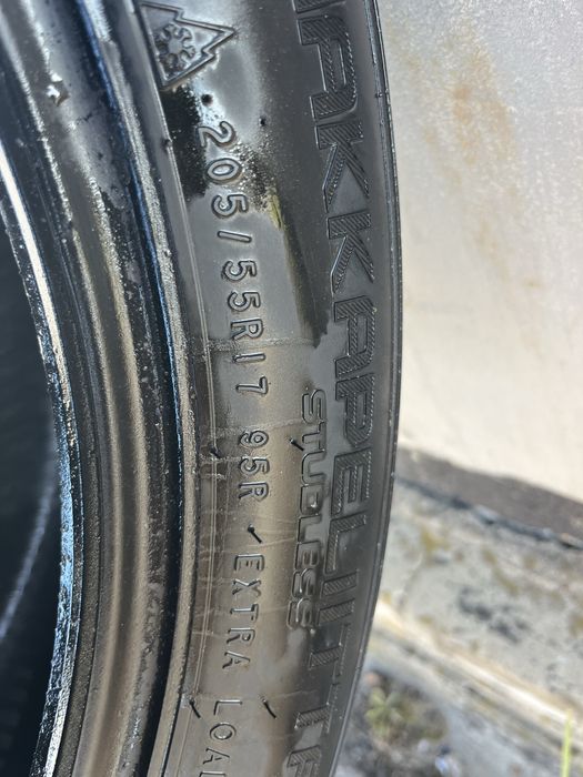 Продам 2 шини  205/55/17  Nokian зимова