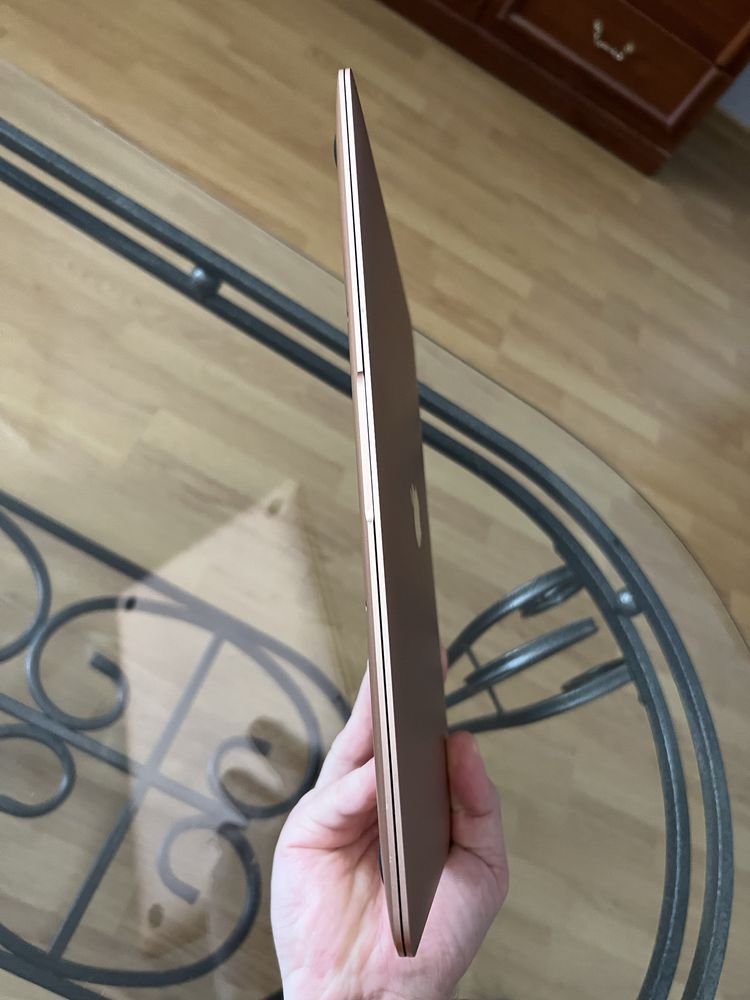 Продам MacBook Air 13 M1 2020 256 Gb