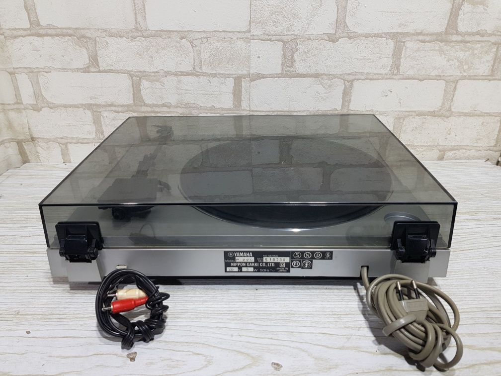 Вініловий програвач YAMAHA P 220, 33/45 об/хв, б/у з Німеччини