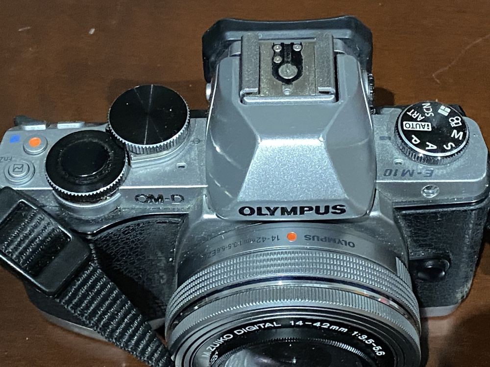 Olympus OM-D. Dygital E-M10. Obiektyw M.ZUKO