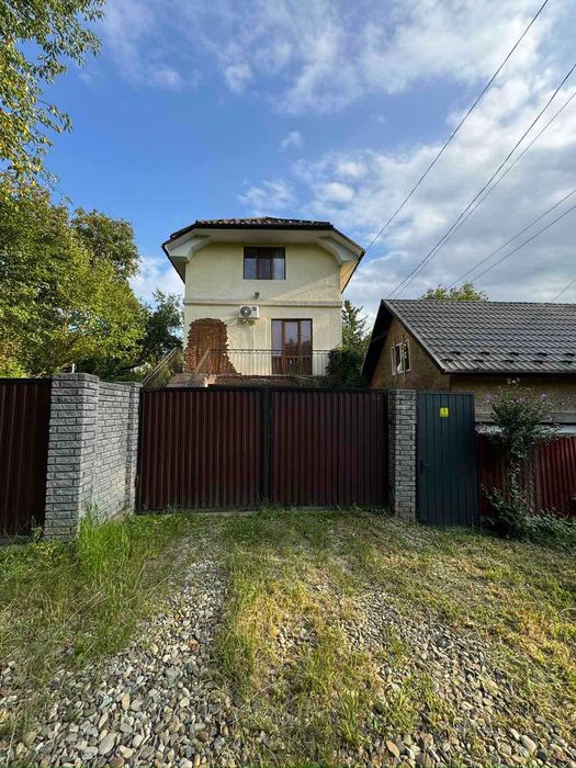 Здається Будинок по вулиці Київській