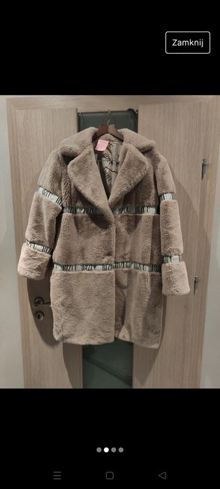 Beżowy płaszcz futro Bizuu