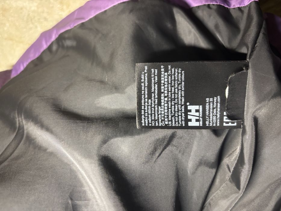 Продам пуховик helly hansen