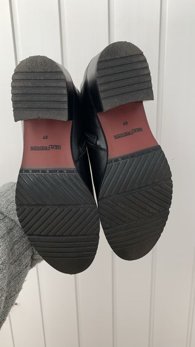 Осінні ботинки на товстому каблуку