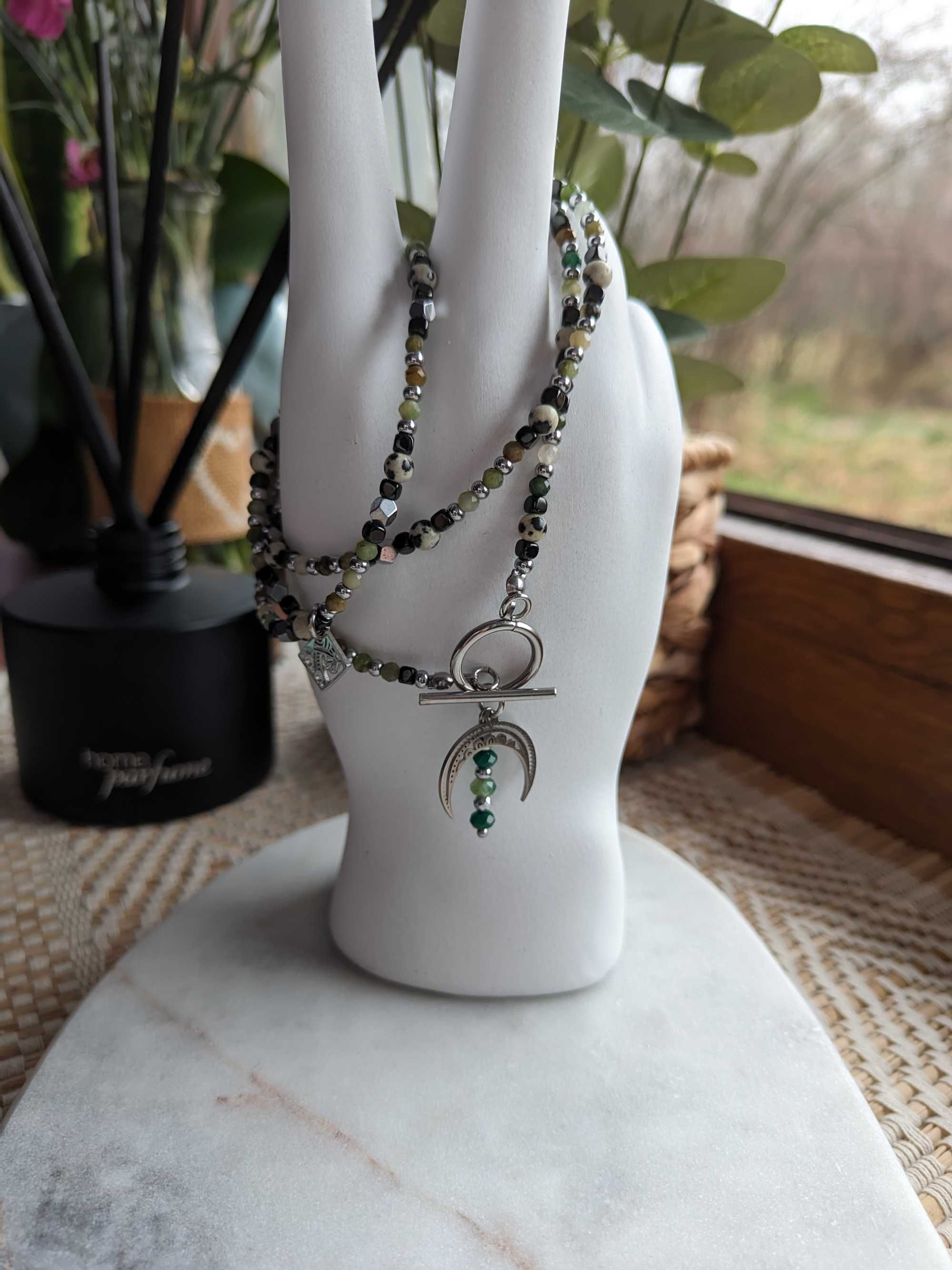 Komplet biżuterii z kamieni jaspis dalmatyński, awenturyn, lunula