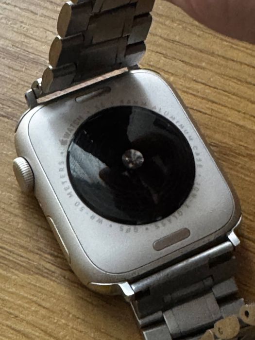 Продам Apple Watch SE (GPS, 2-го поколения)