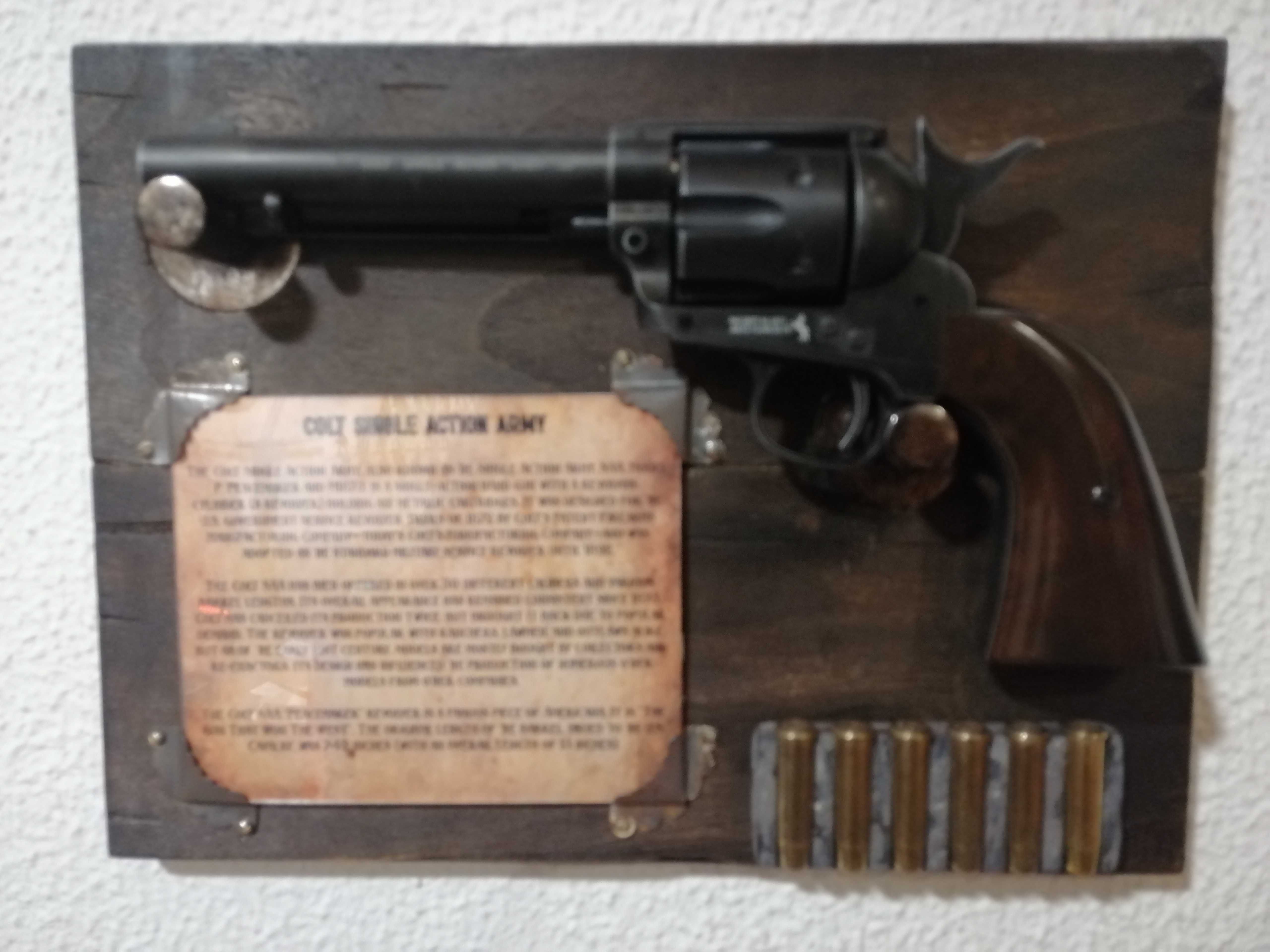 Display para revolver Colt SAA .45 (Peacemaker) feito à mão