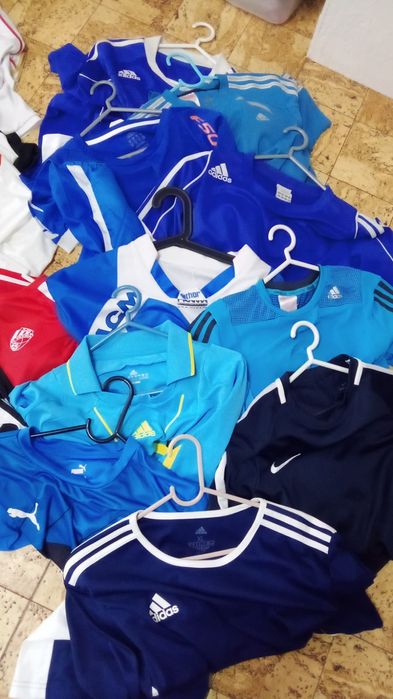 Lote (88un)de roupa desportiva/futebol