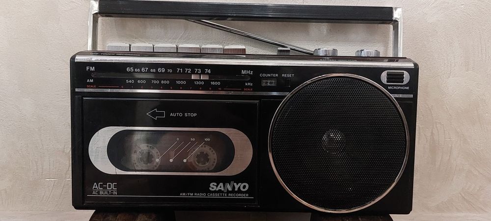 Магнитофон Sanyo