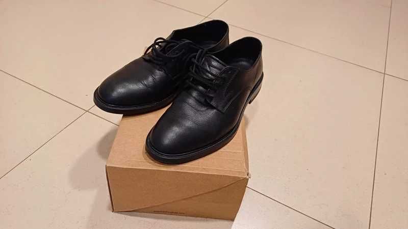 Sapatos pretos para homem