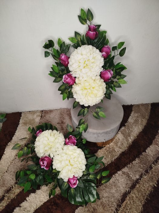 Kompozycja kwiatowa nagrobna chryzantema i róża