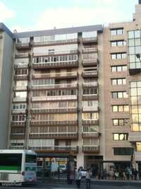 Apartamento T3/T4 na Rua Cipriano Dourado (metro Campo Grande)