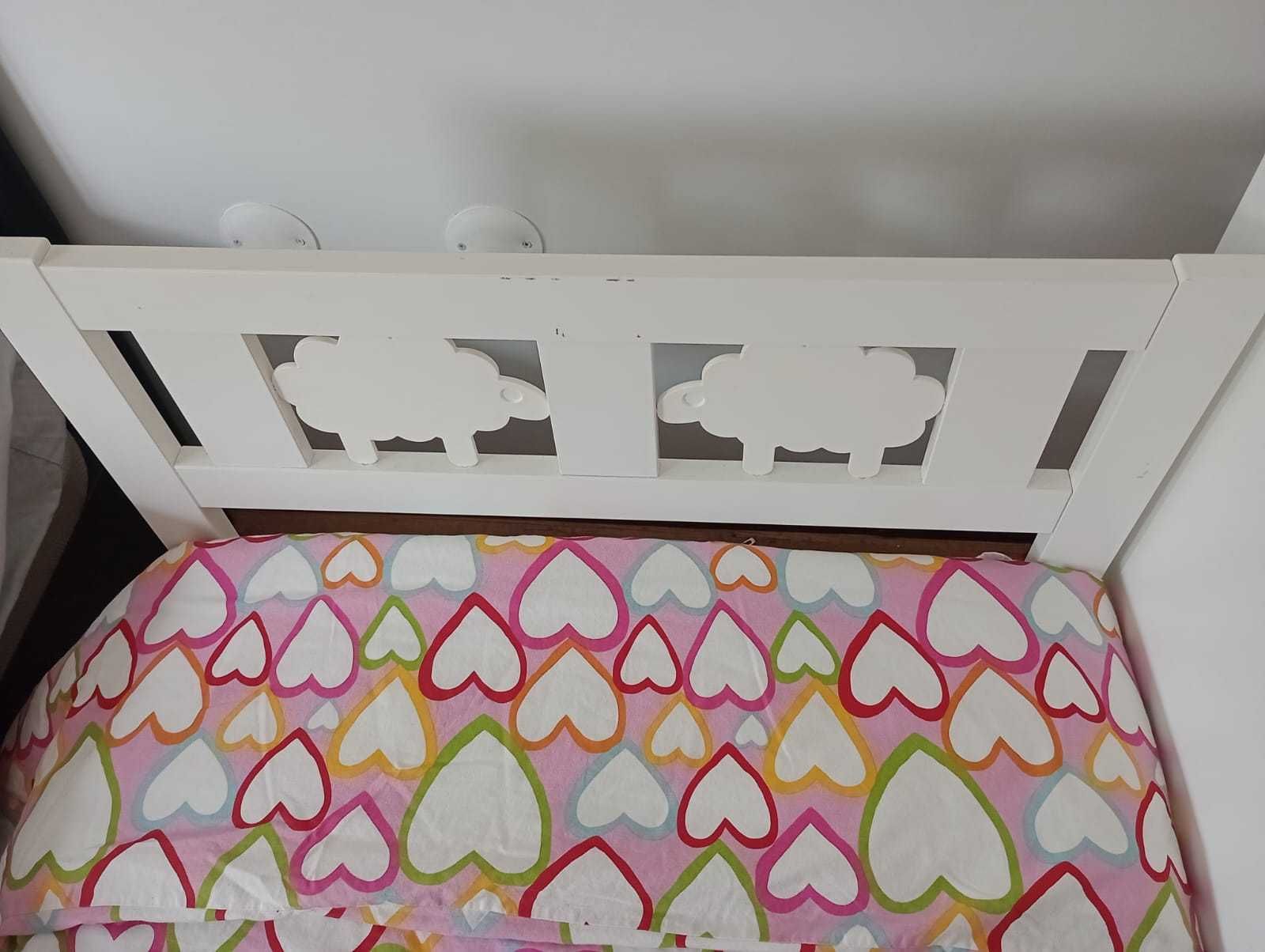 Cama infantil para criança + mesa