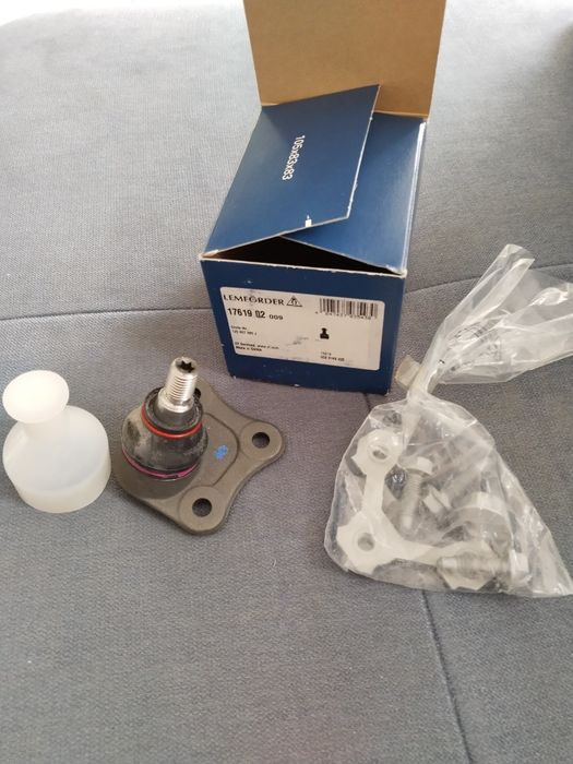 Sworzeń wahacza przód strona lewa i prawa. 2sztuki 1lewa i 1prawa.