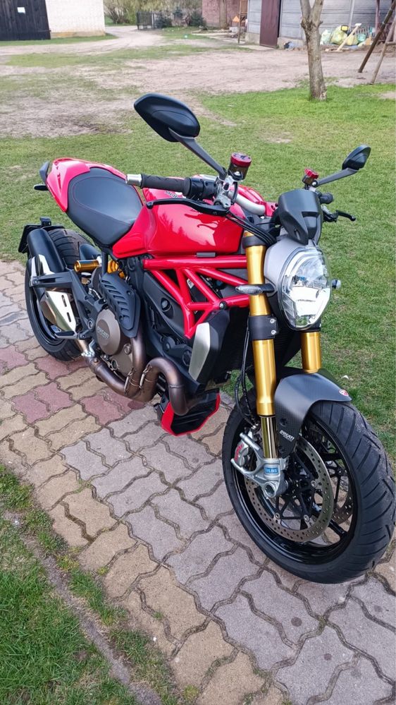 Ducati Monster 1200s