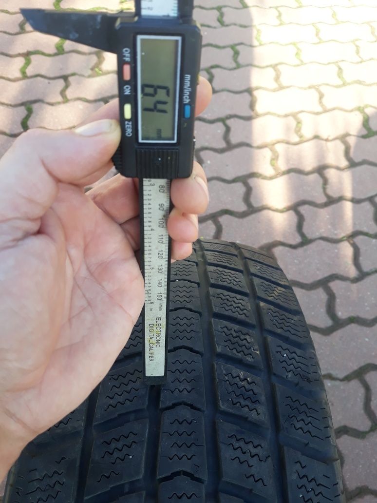 Opona zimowa z zapasu 215/55r16 ROADSTONE 6.5mm