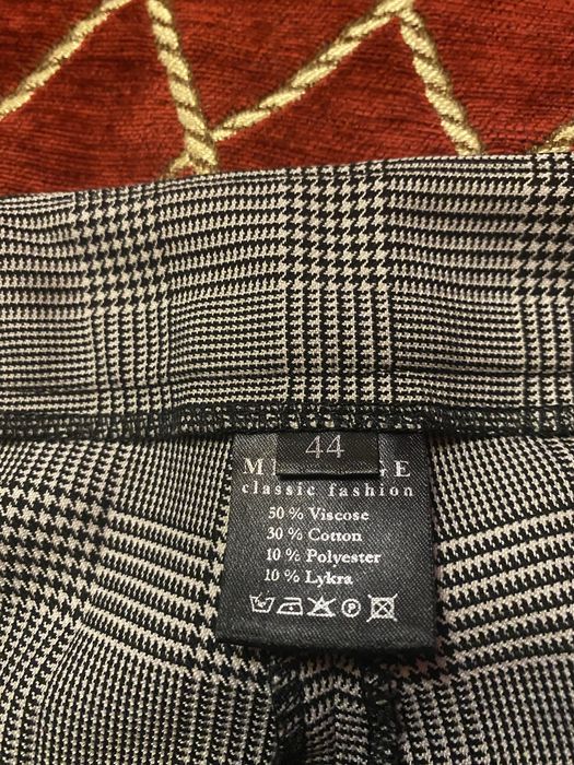 Жіночий брючний костюм