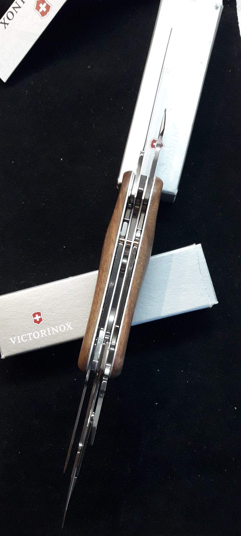 Нож Delemont EvoWood 14 Victorinox