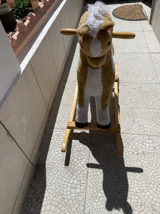 Cavalinho de baloiço de criança