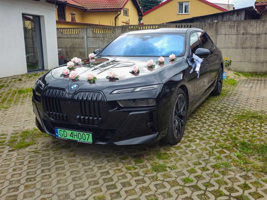 Elegancki przewóz BMW i7 - elektryczna limuzyna na ślub i eventy