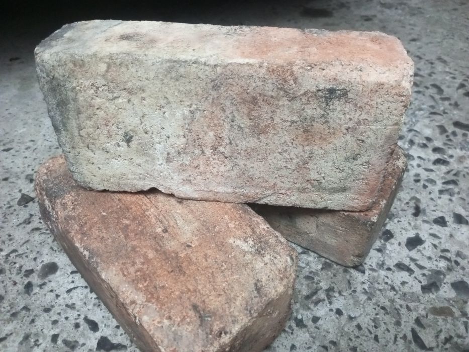 Цегла вогнетривка б/в