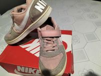 Sprzedam buty sportowe Nike..