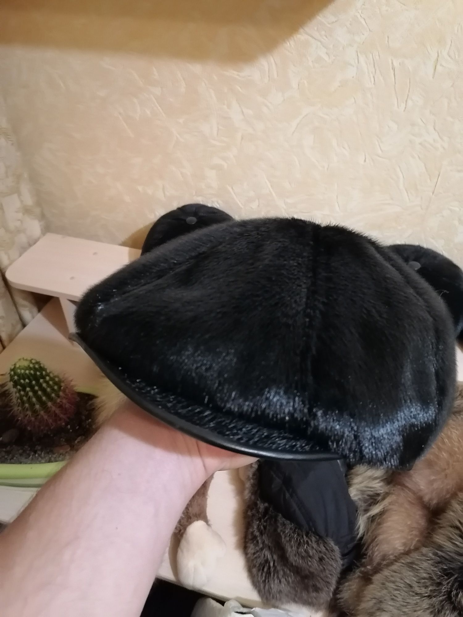 Шапки из меха нерпы.