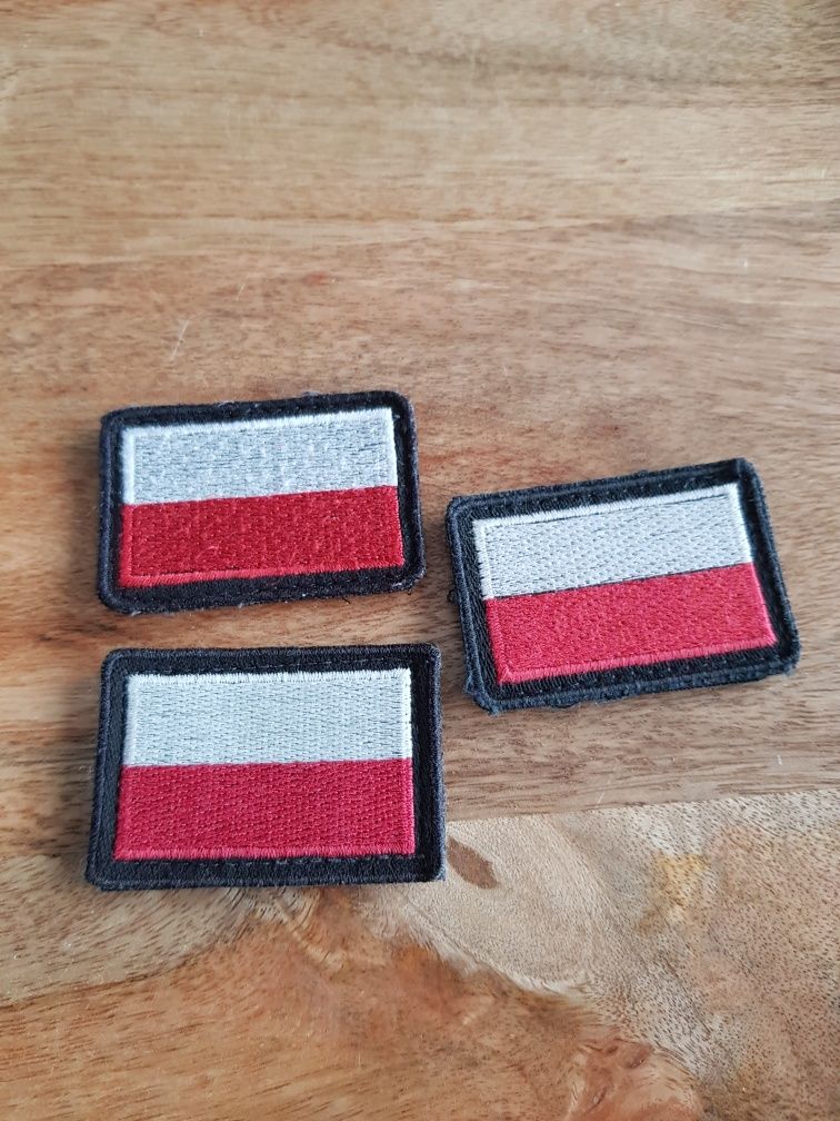 Flagi, naszywki PL na rzep.
