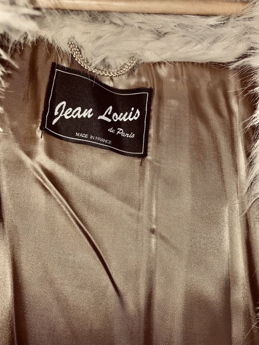 Elegante Capa branca, Nova