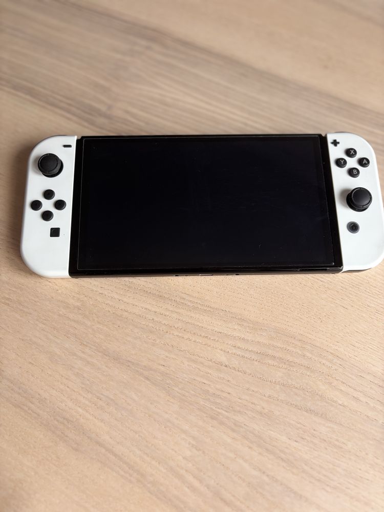 Nitendo Switch Oled+ 2 jogos físicos-Mario Kart e Mario Odyssey