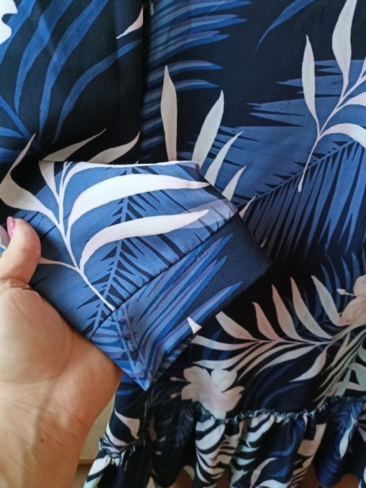 Lekko poszerzana sukienka w kwiaty