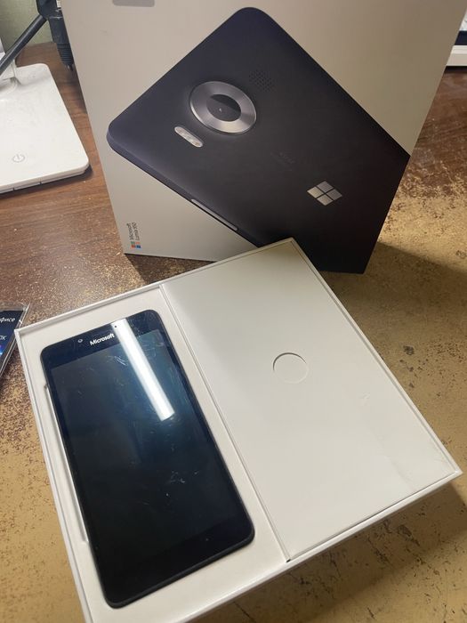 Смартфон Microsoft Lumia 950