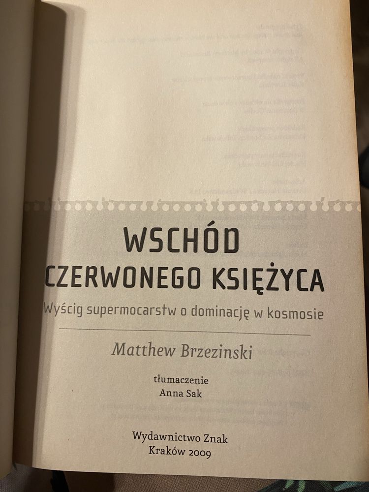 Książka „Wschód Czerwonego Księżyca” - Matthew Brzezinski