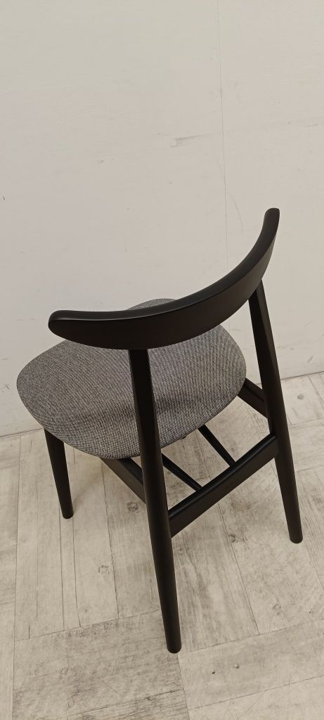 krzesło krzesła Finn A–1609 jak hałas design PRL do salonu