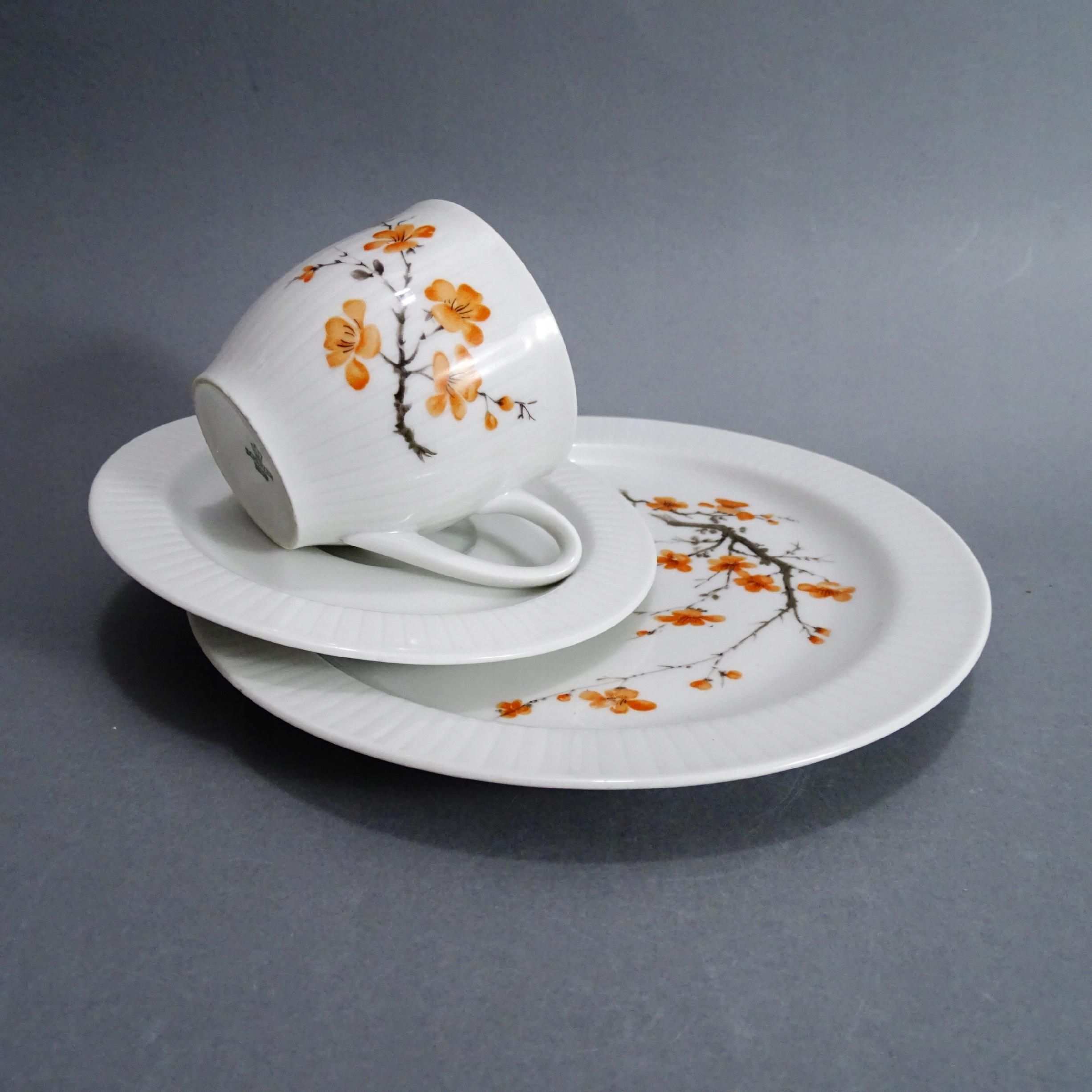 lata 60/70 filiżanka porcelanowa czerwone kwiaty na gałązce scherzer