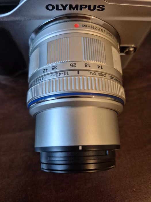 Câmara digital OLYMPUS E-PL2 14-42 KIT