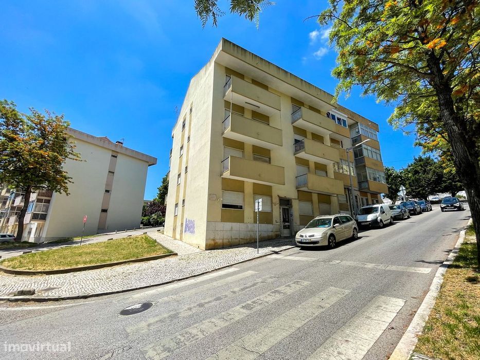 Prédio - 8 T2 + Sótão - Póvoa de Santa Iria