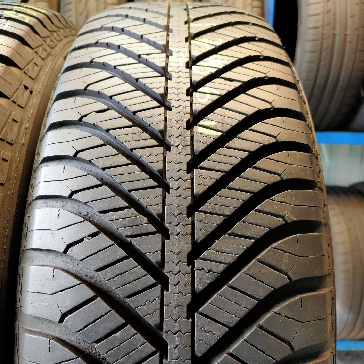 215/60r17 GoodYear Vector4Seasons 2020r 7.5mm