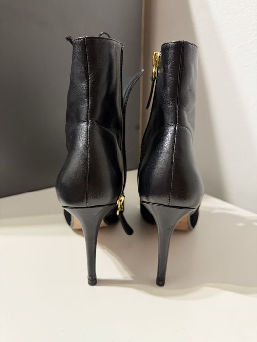 Чоботи на каблуку