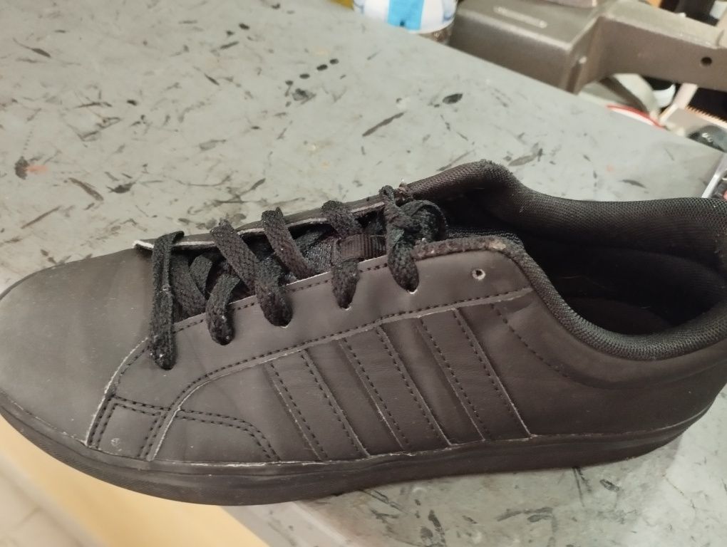 Tênis adidas  pretos
