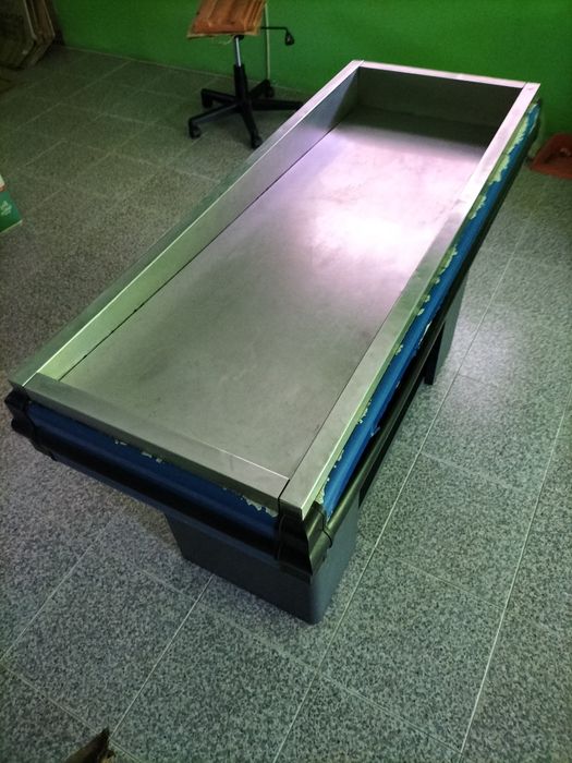 Bancada de apoio a vendas .