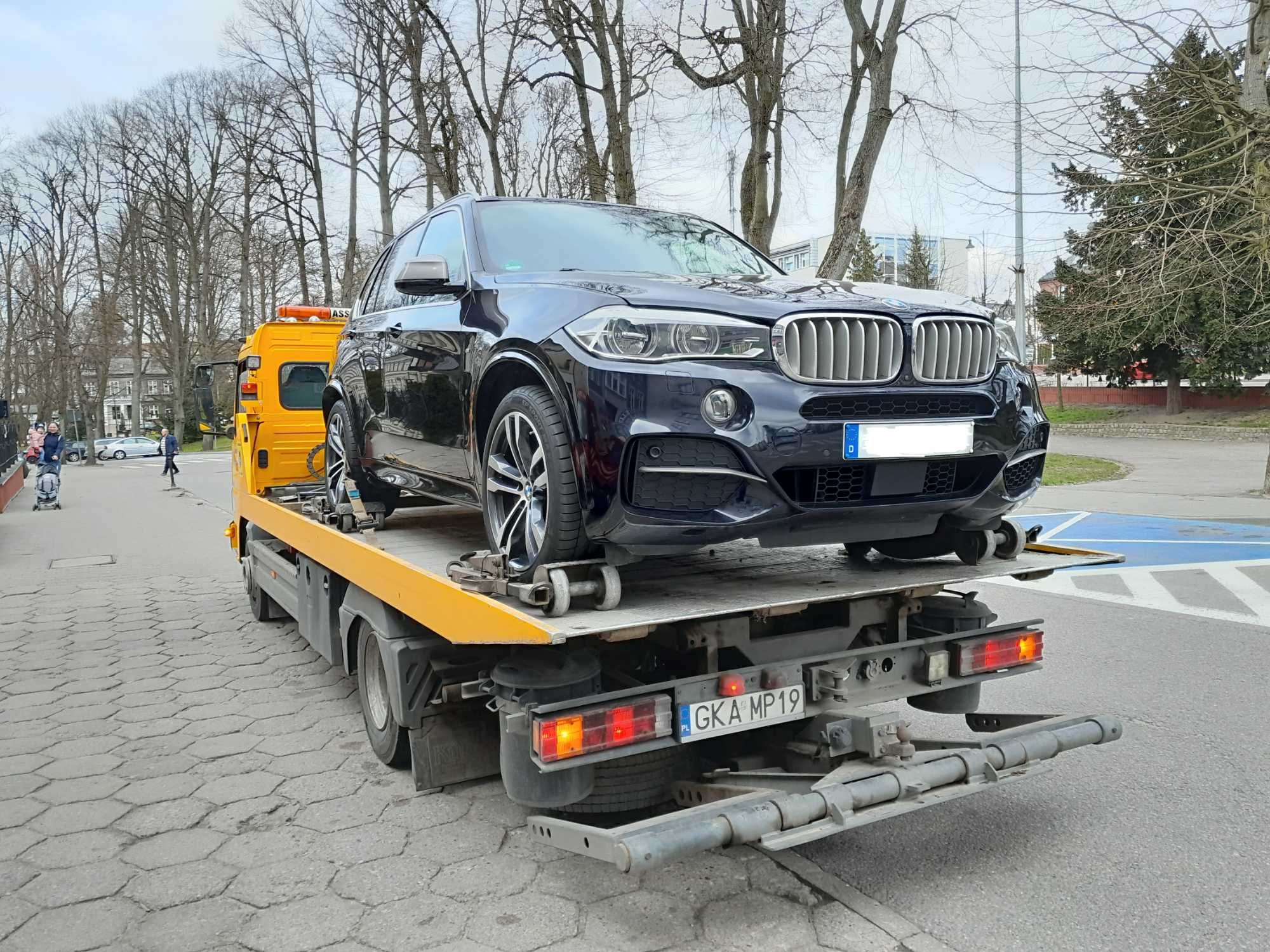 Transport wózków widłowych maszyn rolniczych budowlanych pomoc drogowa