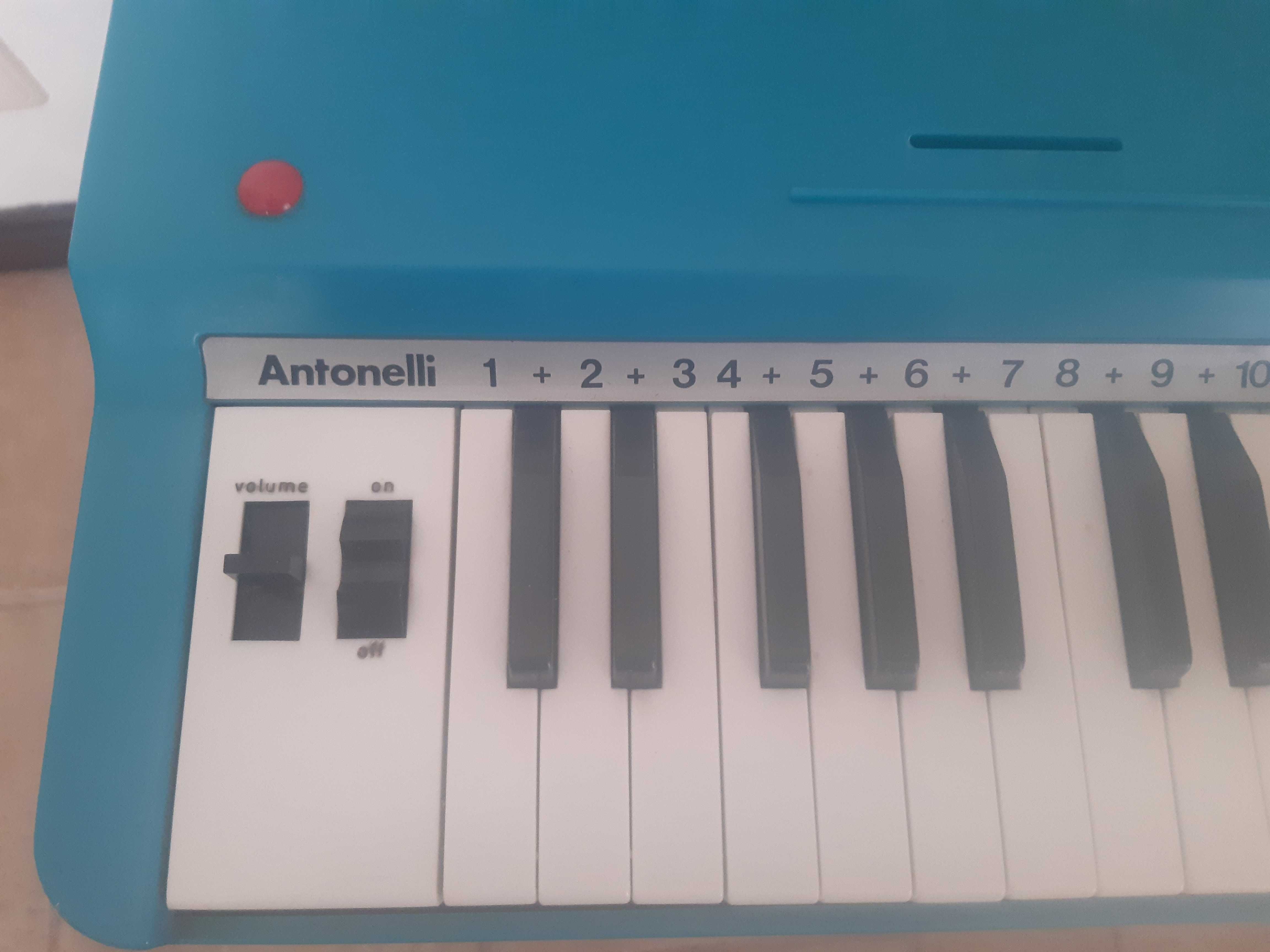 Golden Organ Antonelli com stand anos 70