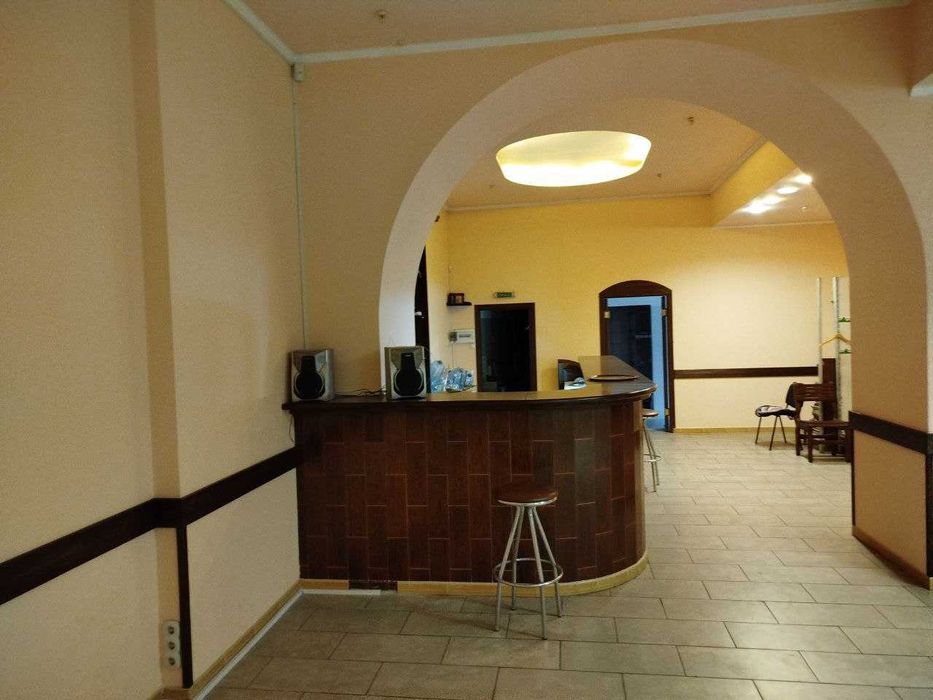 Продається недорого діюче  торгівельне приміщення та кафе 495м2