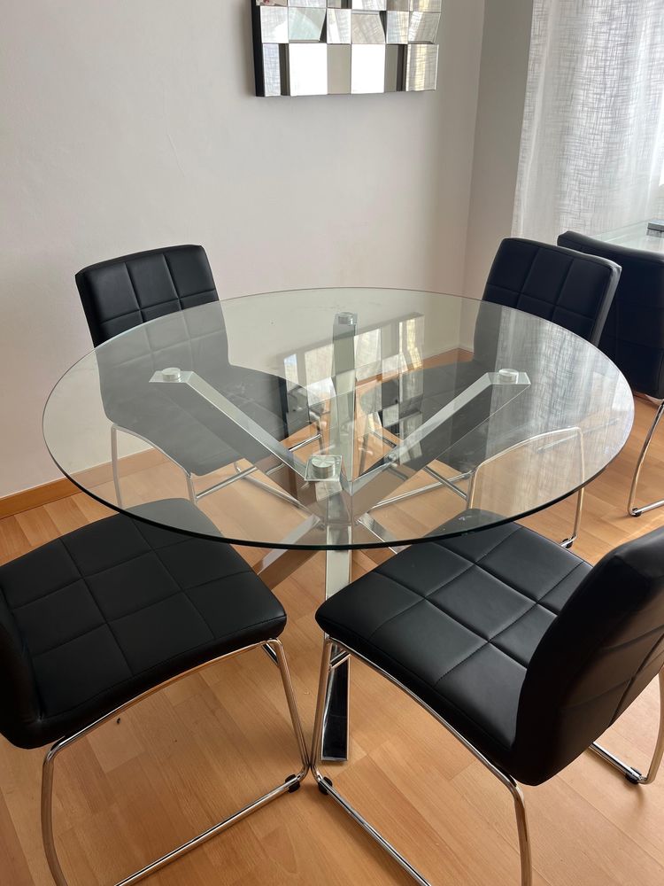 Conjunto Mesa e 4 cadeiras