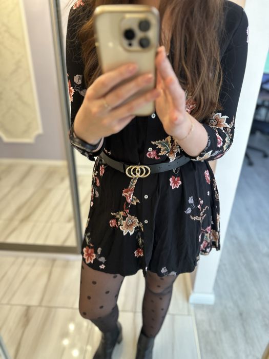 Czarna Sukienka W Kolorowe Kwiaty Luźniejsza Stradivarius S/M